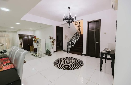 Taman Melawati Cottage | Spacious Luxury 6BR Home in Kemensah, KL