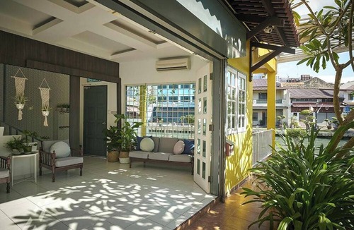 Lumut Hostel | Sleepy Nomad Hostel