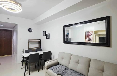 Barangay 76 Apartment | Idyllic Apartment for Rent - Perfect for Short-term Stay Front of Mall of Asia