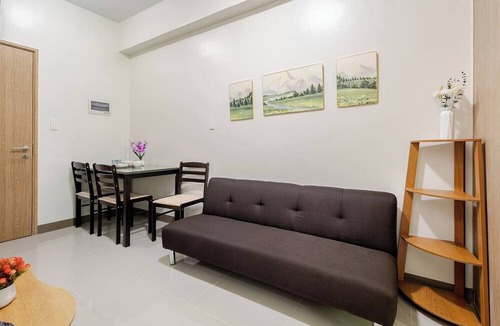 Paranaque Condo | Near SM BF & Shopwise Slex Accessible 2BR for 4