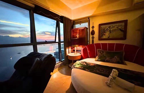 Ermita Apartment | Sea Family Room in Front of US Embassy