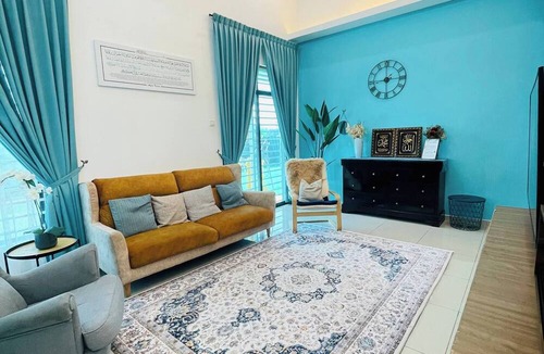 Durian Tunggal House | Spacious Family Homestay in Durian Tunggal With Private Pool