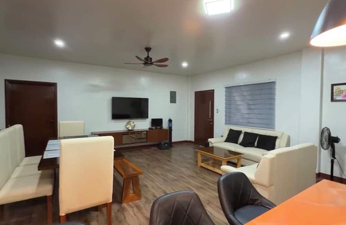 Pili House | Earl's Villa