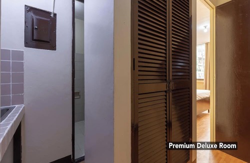 Ermita Night District Hotel | Victoria Mansions By Zuzu