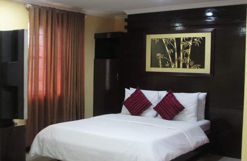 San Dionisio Hotel | Oyster Plaza Hotel