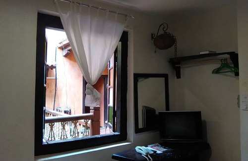 Kampung Lintang Hotel | Kuching Waterfront Lodge