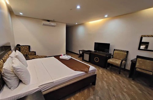 Ermita Night District Hotel | Manila Crown Palace Hotel
