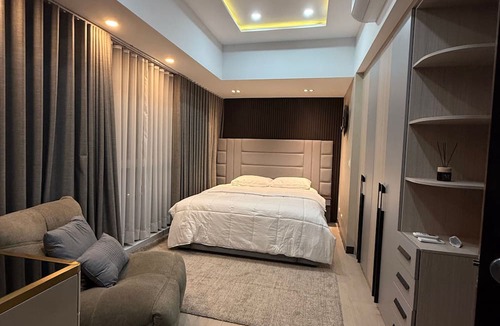 Bonifacio Global City Condo | Executive Suites 4 Bedroom Condo Uptown Parksuites Bgc