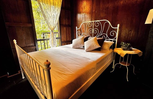 Kampung Besar Cottage | Charming Nature Kampung Home for Family Getaways