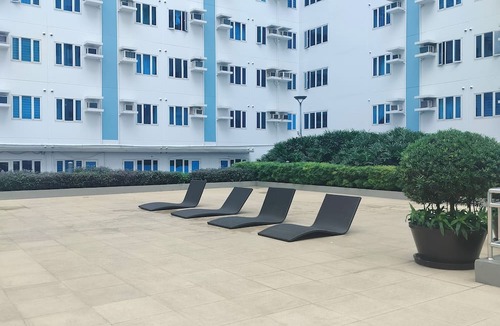 Diliman Condo | Cozy Quezon City Condo With Private Pool w Elevator Access
