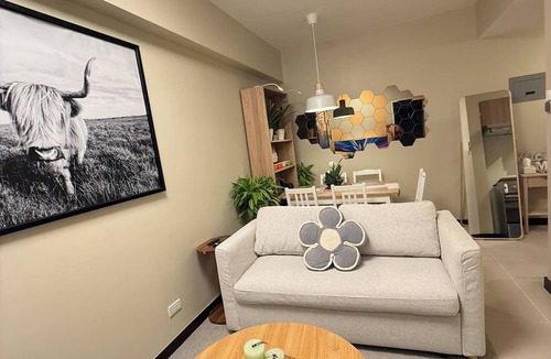 Kapitolyo Condo | Aesthetic Cozy Apartment Condo With Pool Balcony & Deck