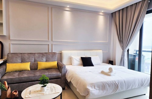 Central District Condo | R & F Princess Cove CK Homestay