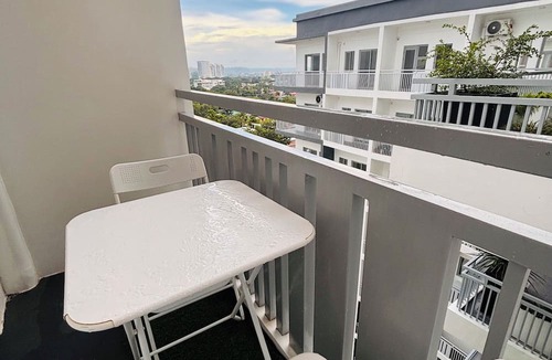 Mandurriao Condo | Elegant Room With Relaxing Ambiance