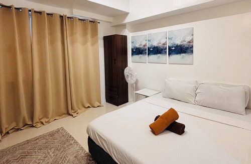 Mandurriao Condo | Elegant Room With Relaxing Ambiance