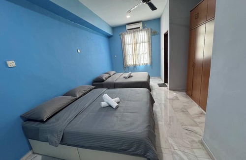 Taman Desa Tebrau House | Cozy Johor Bahru Home With Family Room and Unblock Balcony View