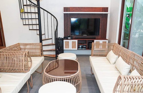 Amadeo Villa | Modern Tropical 2BR Villa & Pool Retreat in Amadeo
