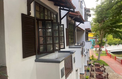 Padang Matsirat Hotel | Capital O 91179 Geopark Oriental Village