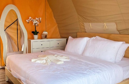 Kaputian Boat Rental | Floating Home in Reef Resort Unit 14