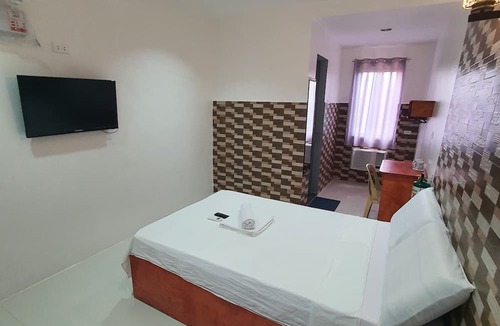 Lapu-Lapu Hotel | AOSMECPoolCamp Hotel