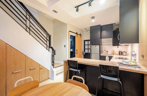 San Antonio House | 3-bedroom townhome in central Makati with WiFi, AC. Enjoy your stay