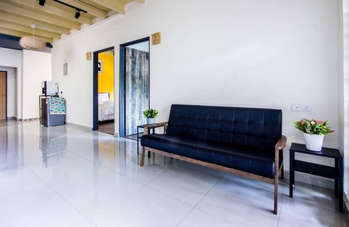 Benggali House | Plumeria 4BR Garden House by uBook