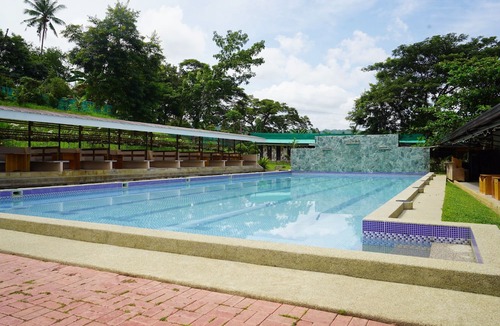 Pinamungajan Hotel | Hidden Valley Organic Farm Resort
