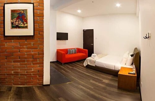 Batu Ferringhi House | Roomies Suites