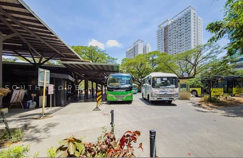 Cebu Apartment | 1BR in IT Park—Fast WiFi, Netflix, Washer & Pool