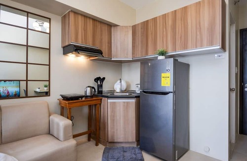 Cebu Apartment | Furnished Studio | Amenity View, WiFi, Netflix, Workspace and Pool