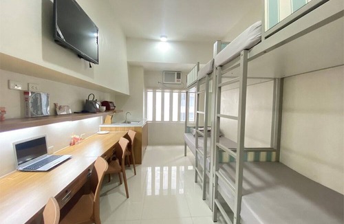 Sampaloc Hotel | UHome Lacson