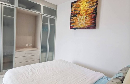 Padang Matsirat Apartment | Stunning Sunset View High Speed Fibre Furnished