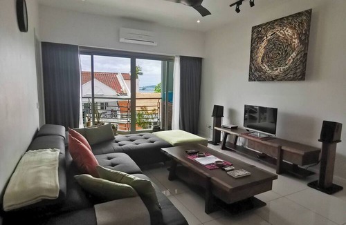 Padang Matsirat Apartment | Stunning Sunset View High Speed Fibre Furnished