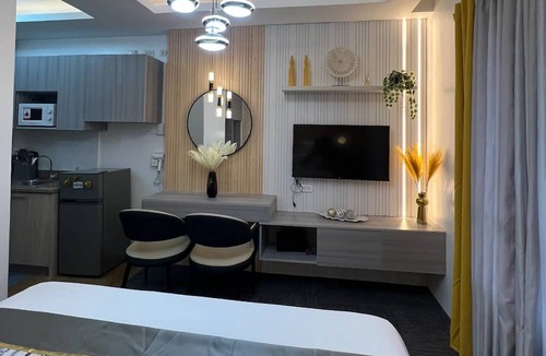Poblacion District Condo | Rinann's Condotel Davao