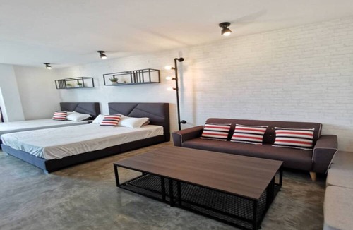 Muar Hotel | OYO 91032 Mwv Family Suite Room