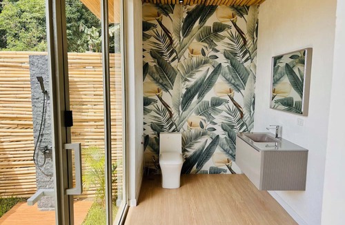 Dinalupihan Villa | Turquoise Tide Villa with beach style pool and Jacuzzi