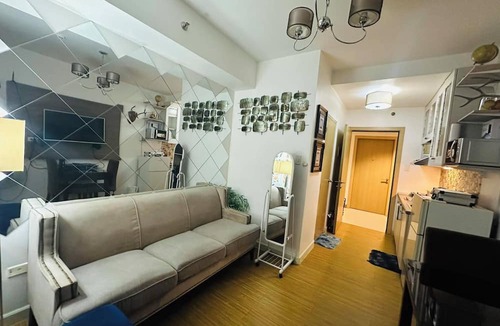 Ususan Hostel | One Bedroom WBalcony Near Bgc Netflix