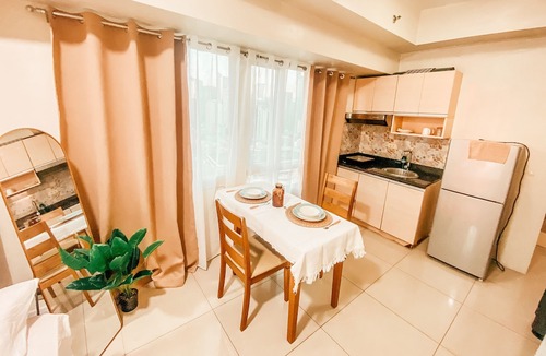 Legazpi Village Condo | Cozy 1-bedroom condo in Makati with Pool, Gym, Sauna, WiFi, AC, and Netflix