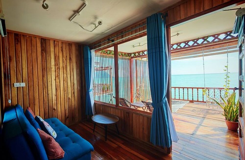Sabah Ski Chalet | Larapan Water Village Semporna