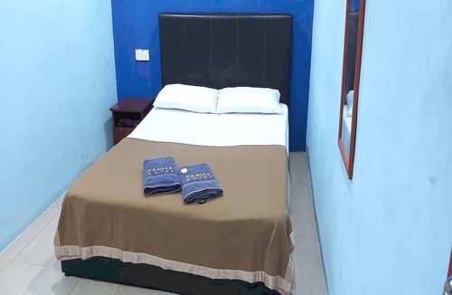 Kampung Pumpong Hotel | OYO 90937 Tanjak Hotel