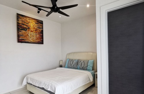 Padang Matsirat Apartment | Penthouse flr sea view quiet fibre long short stay