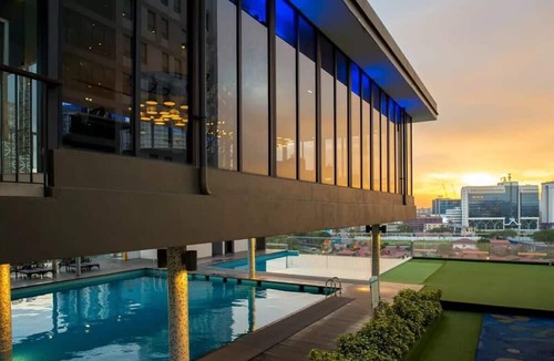 Kampung Durian Daun Apartment | Lovely 1BR Suite with Incredible Restaurant