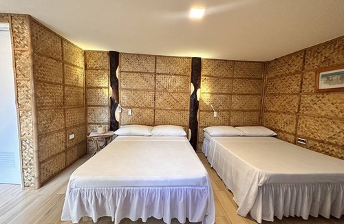 Abra de Ilog Bed & Breakfast | Bamboo House Beach Lodge & Restaurant