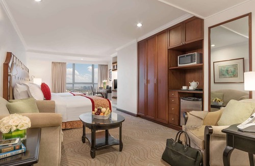 Wack-Wack Greenhills Hotel | Discovery Suites