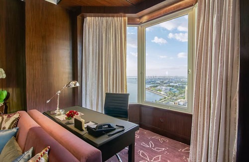 Ermita Night District Hotel | Diamond Hotel Philippines