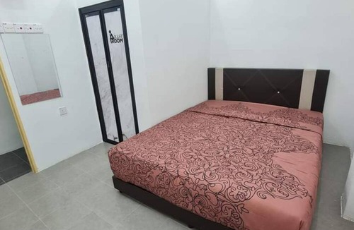 Kampung Berjaya Hotel | OYO 90866 Rakyat Inn