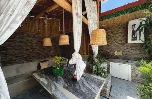 Bacolod House | Charming House with Private Pool