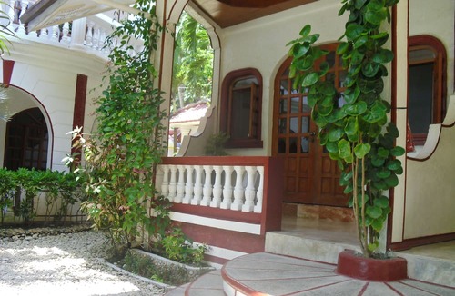 Puerto Galera Hotel | Blue Crystal Beach Resort