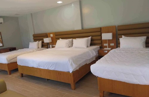 Naval House | Marvin's Seaside Inn