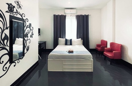 Legazpi Hotel | The ApplePeach House