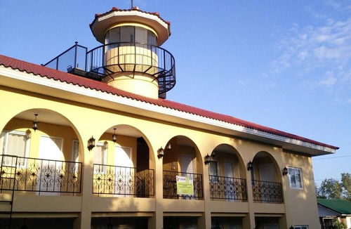 Calatagan Hotel | Villa Del Faro